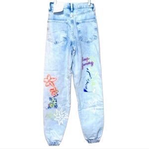 NWT! Bershka Graffiti Motif Denim Tapered Jogger Light Blue Jeans Size US 00